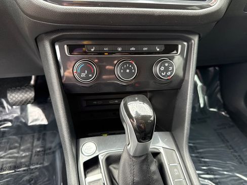 Used 2024 Volkswagen Tiguan SE AWD/4WD image 17