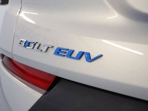 Used 2022 Chevrolet Bolt EUV LT w/ Comfort Package FWD image 10