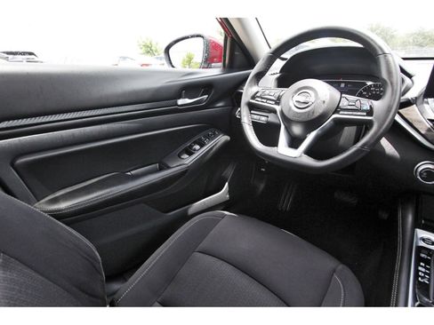Certified 2024 Nissan Altima 2.5 SV w/ SV Premium Package FWD image 11