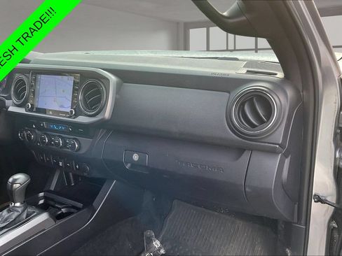 Used 2021 Toyota Tacoma TRD Off-Road w/ TRD Premium Off Road Package AWD/4WD image 25