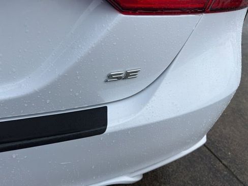 Used 2024 Toyota Camry SE image 12