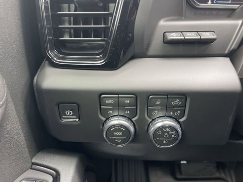 New 2026 GMC Sierra 1500 AT4 w/ AT4 Premium Package AWD/4WD image 18