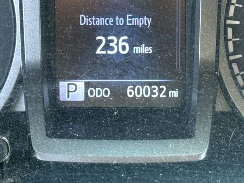 Used 2021 Toyota Tacoma TRD Off-Road w/ Technology Package AWD/4WD image 25