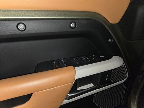 Used 2023 Land Rover Defender 110 X-Dynamic SE image 13