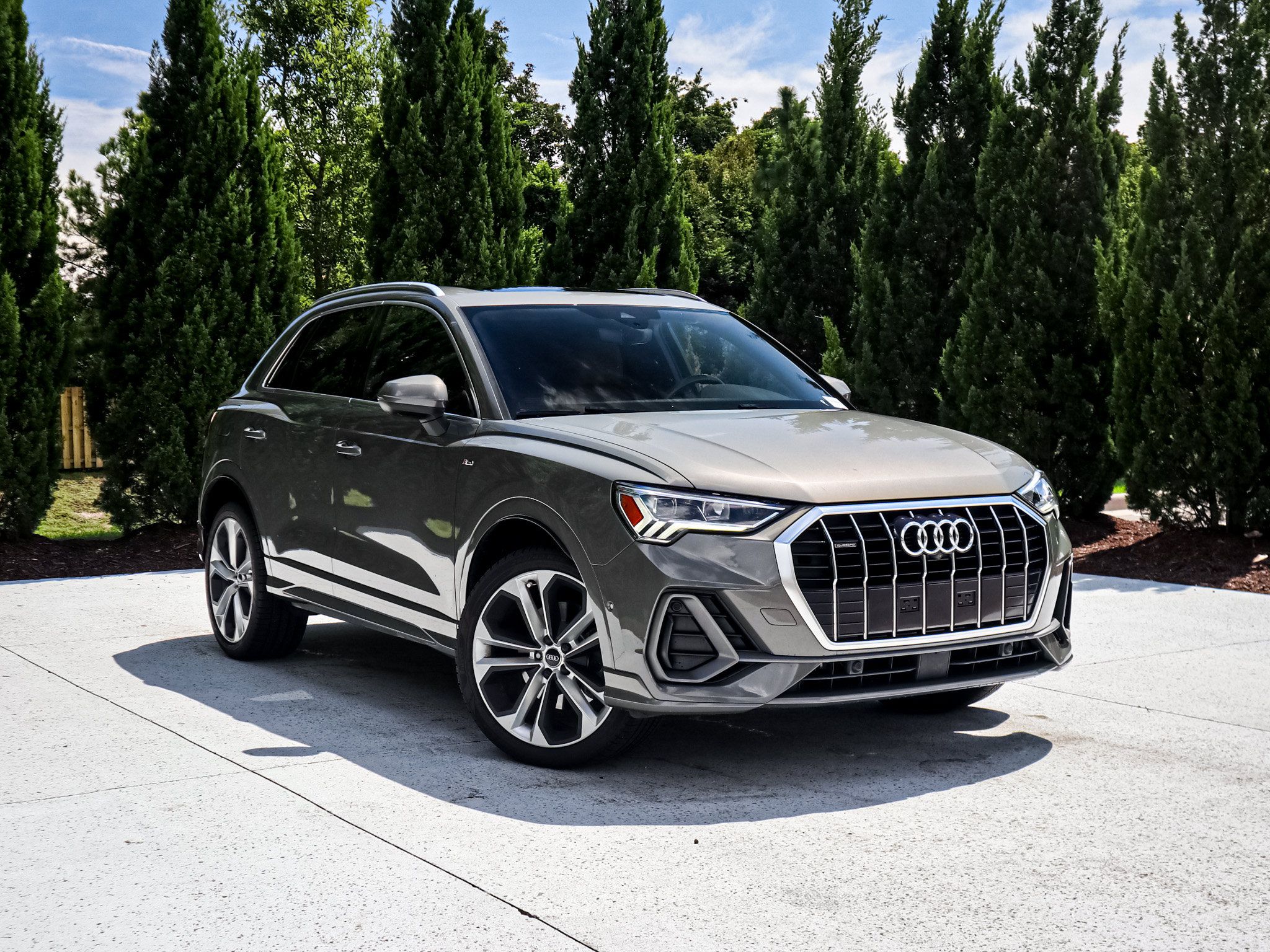 Used 2020 Audi Q3 2.0T Prestige w/ Prestige Package AWD/4WD image 2