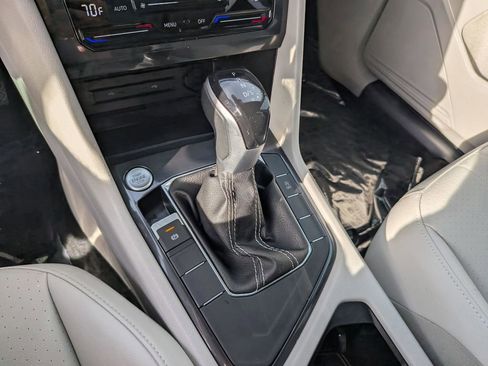 Used 2023 Volkswagen Tiguan SE w/ Panoramic Sunroof Package FWD image 23