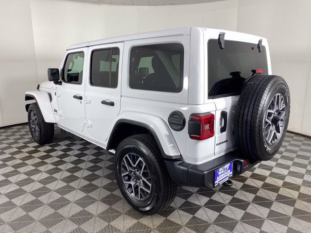 Used 2026 Jeep Wrangler Unlimited Sahara AWD/4WD image 10