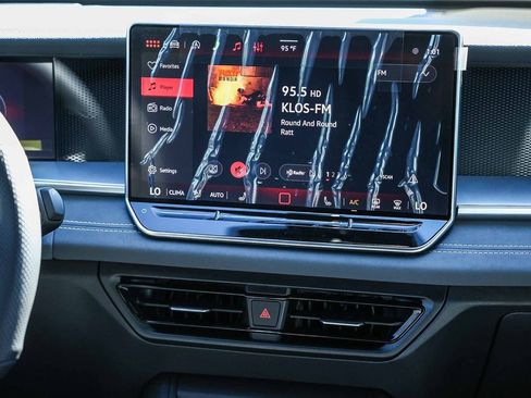 New 2026 Volkswagen Tiguan SE R-Line image 19