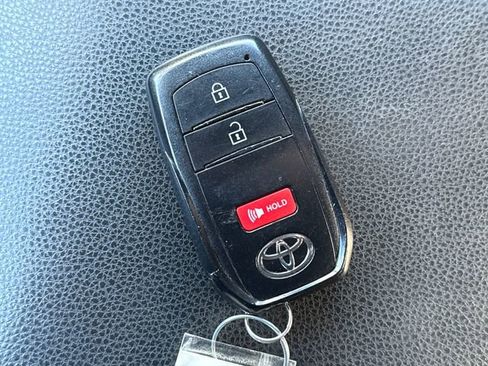 Used 2024 Toyota Tacoma TRD Off-Road image 31