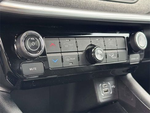 Used 2024 Jeep Compass Latitude image 5