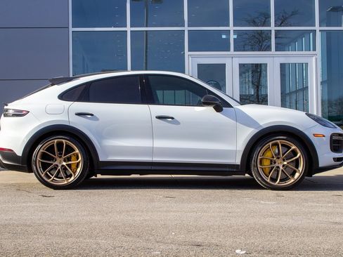 Used 2022 Porsche Cayenne Turbo GT image 4