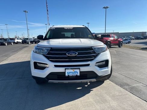 Used 2022 Ford Explorer XLT w/ Equipment Group 202A image 8
