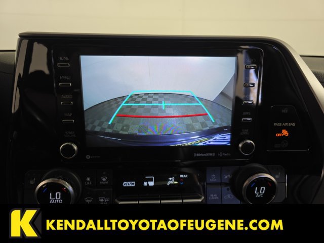 Used 2022 Toyota Highlander XLE AWD/4WD image 18