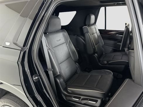 Used 2023 Cadillac Escalade Premium Luxury AWD/4WD image 31