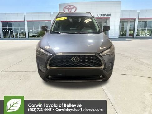Used 2025 Toyota Corolla Cross XLE image 8