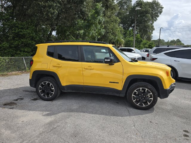 Used 2023 Jeep Renegade Latitude AWD/4WD image 3