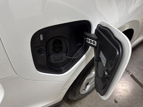 New 2025 Volkswagen ID. Buzz Pro S image 36