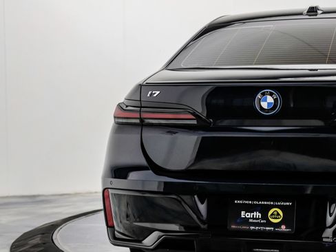 Used 2025 BMW i7 xDrive60 AWD/4WD image 14
