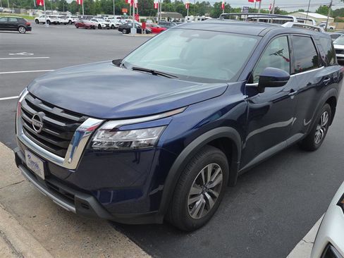 Certified 2024 Nissan Pathfinder SL FWD image 13