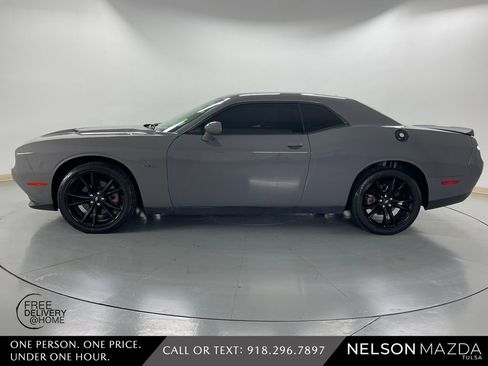 Used 2018 Dodge Challenger R/T w/ Blacktop Package image 9