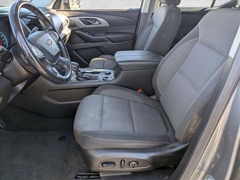 Used 2021 Chevrolet Traverse LT image 19