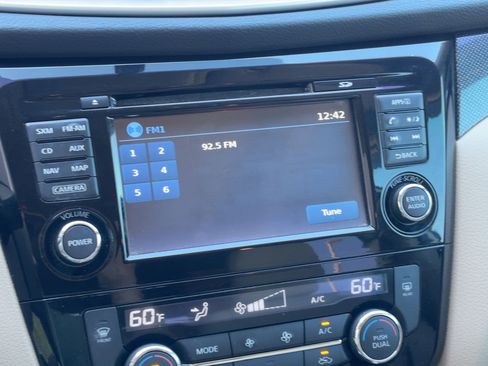 Used 2015 Nissan Rogue SL w/ SL Premium Package image 24