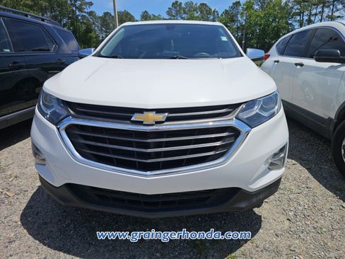 Used 2019 Chevrolet Equinox LS w/ LS Convenience Package FWD image 3