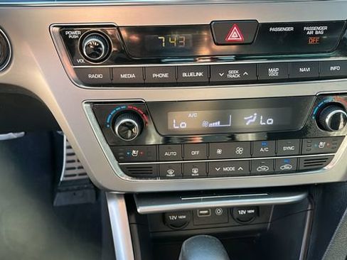 Used 2017 Hyundai Sonata Limited 2.0T FWD image 13