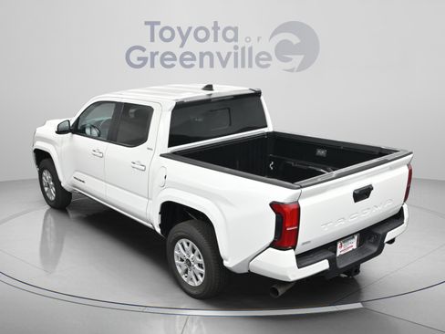 Used 2024 Toyota Tacoma SR5 w/ SR5 Upgrade Package RWD image 9