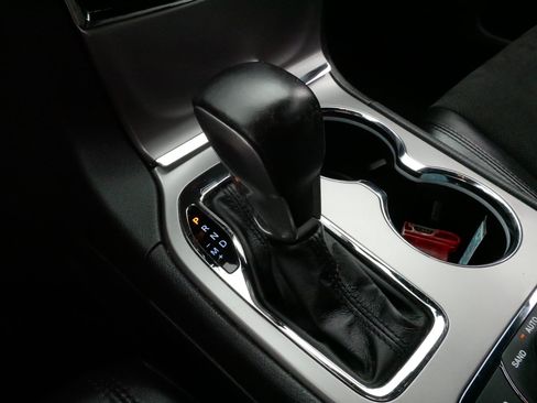 Used 2022 Jeep Grand Cherokee Laredo X AWD/4WD image 24