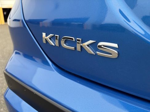 Used 2024 Nissan Kicks SR w/ SR Premium Package FWD image 11
