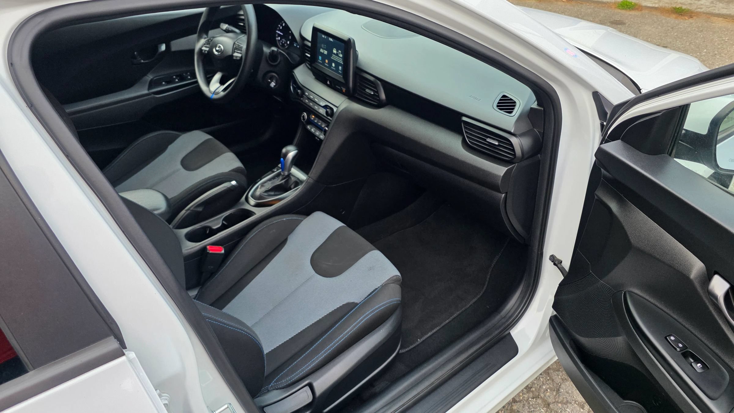 Used 2019 Hyundai Veloster 2.0 FWD image 11
