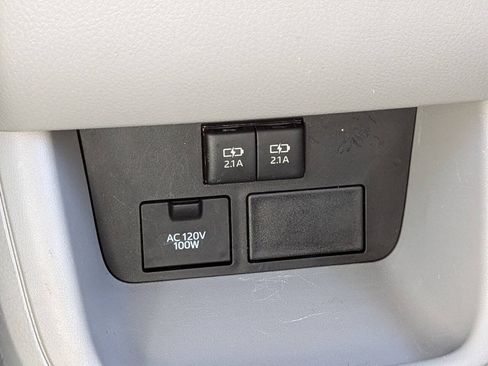 Used 2019 Toyota Highlander XLE FWD image 30