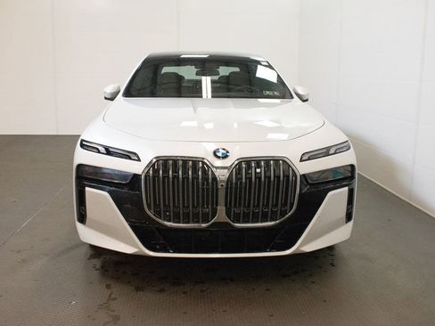 Certified 2026 BMW 740i xDrive AWD/4WD image 2