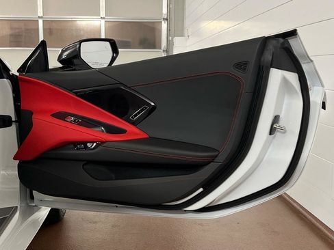 Used 2024 Chevrolet Corvette Stingray Preferred Cpe w/ Z51 Performance Package image 28