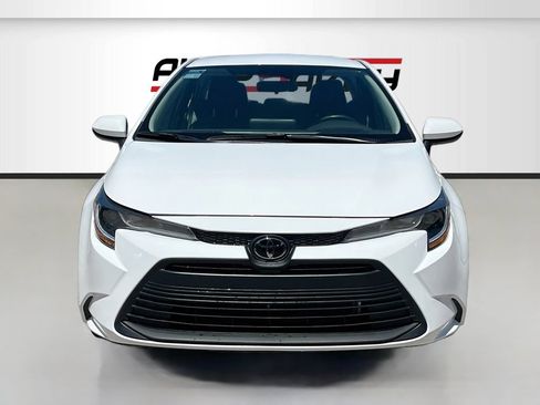 Used 2026 Toyota Corolla LE FWD image 2