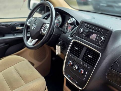 Used 2015 Dodge Grand Caravan American Value Package w/ UConnect Hands-Free Group FWD image 21