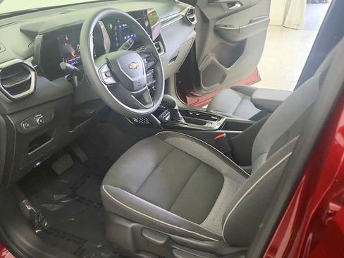 Used 2025 Chevrolet TrailBlazer LT AWD/4WD image 14
