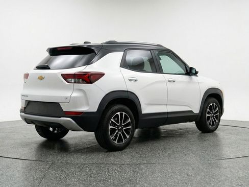 Used 2025 Chevrolet TrailBlazer LT w/ Driver Confidence Package image 9