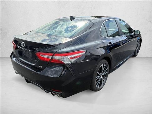 Used 2019 Toyota Camry SE FWD image 5