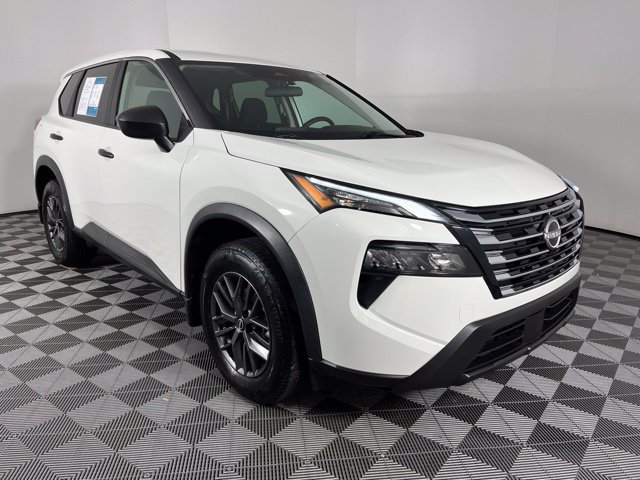 Certified 2025 Nissan Rogue S FWD image 3