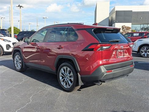 Used 2020 Toyota RAV4 XLE Premium image 4