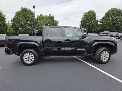 Used 2025 Toyota Tacoma SR5 AWD/4WD image 20