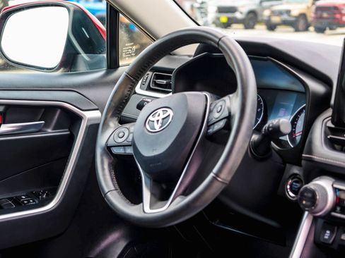 Used 2019 Toyota RAV4 XLE Premium FWD image 12