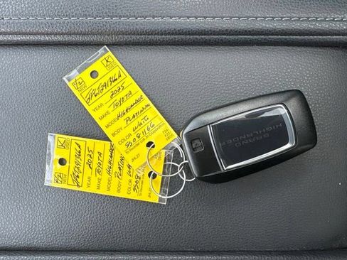 Used 2025 Toyota Grand Highlander AWD image 10