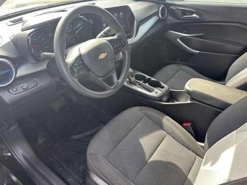 Used 2024 Chevrolet Trax LS FWD image 11