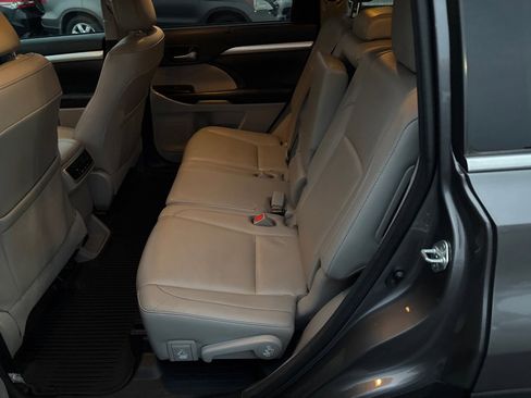 Used 2018 Toyota Highlander XLE image 13