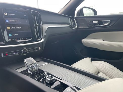 Certified 2025 Volvo V60 B5 Cross Country Ultra image 34