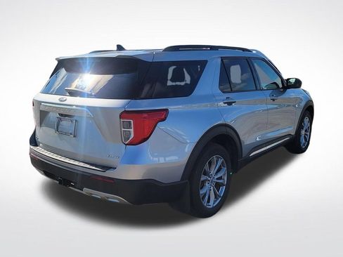 Used 2023 Ford Explorer XLT w/ Equipment Group 202A AWD/4WD image 5
