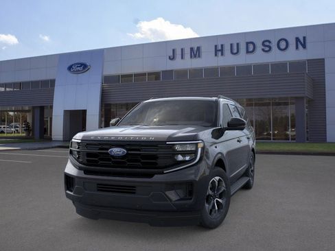 New 2026 Ford Expedition Active image 2